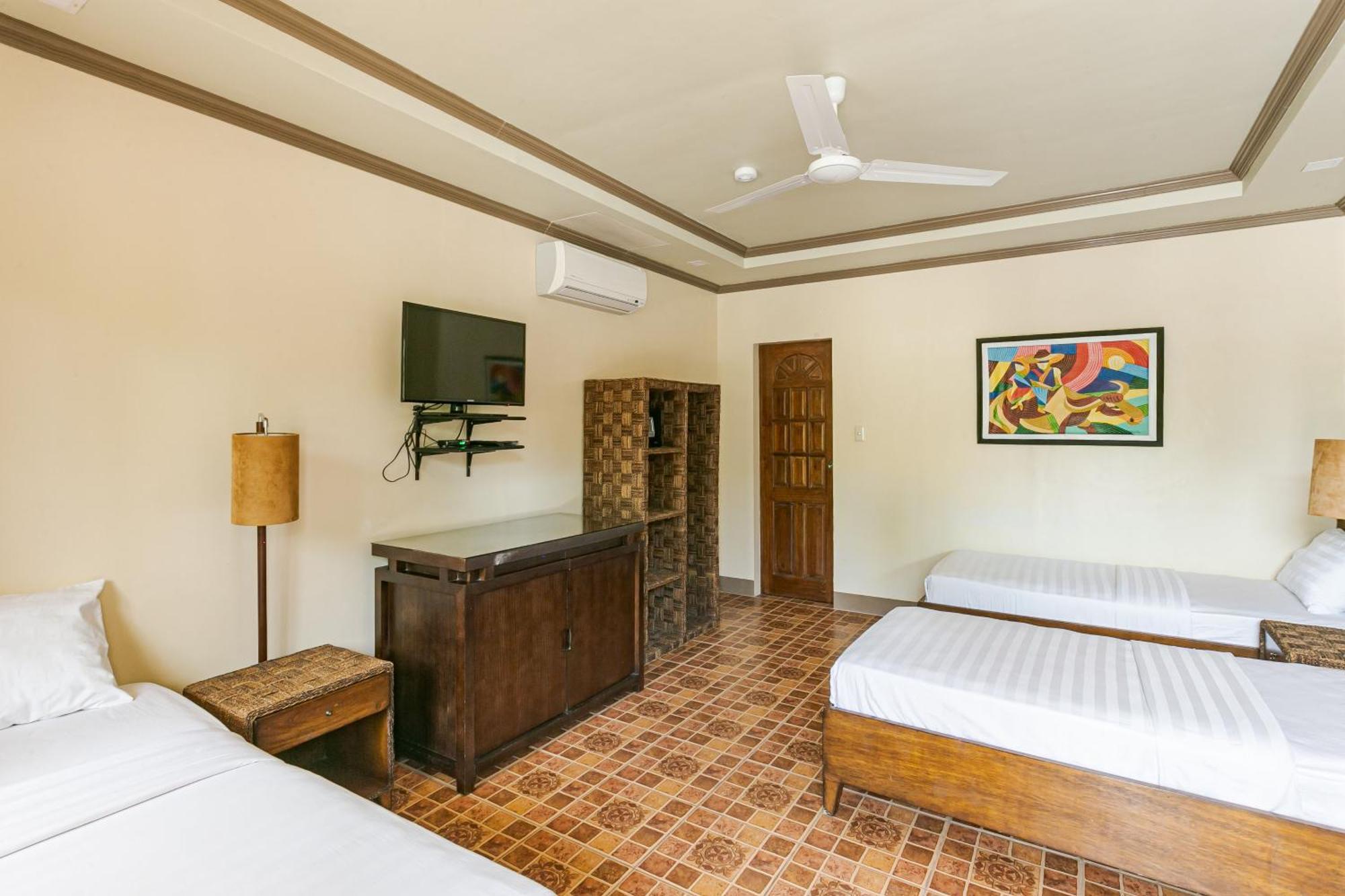 Turtle Bay Dive Resort Moalboal Bagian luar foto