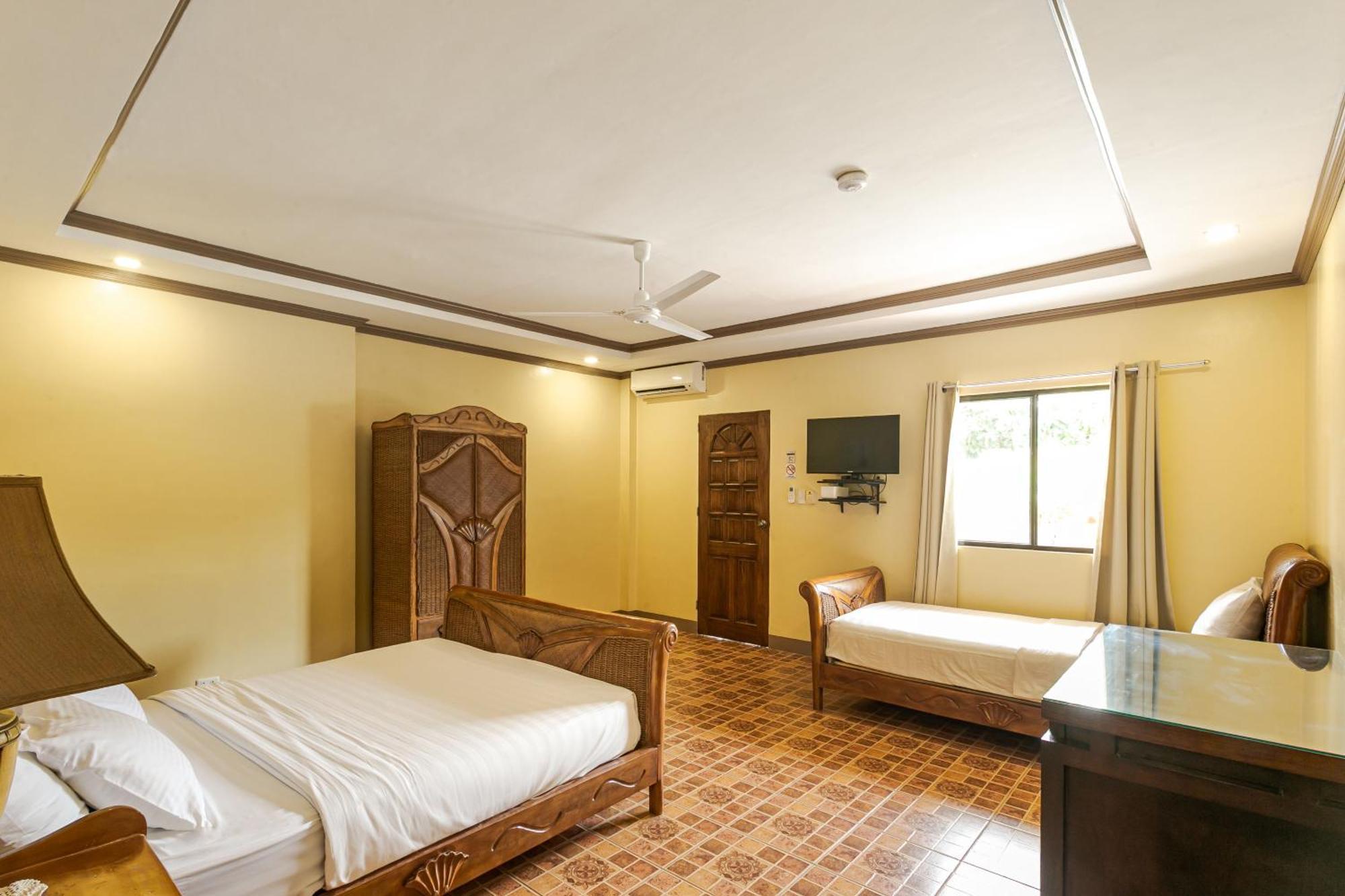 Turtle Bay Dive Resort Moalboal Bagian luar foto